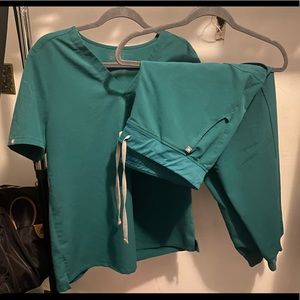 Figs Hunter Green XL Catarina and XL Zamora set